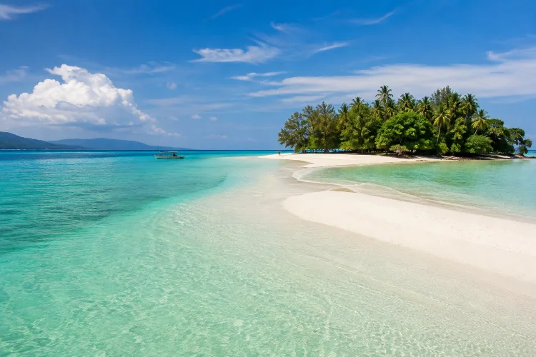 Pulau Pahawang Kecil dan Keindahan Pantainya yang Memikat